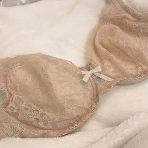 Beautiful light lace bra unlined - never worn